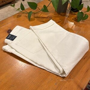 Women’s Mid-Rise Crop White Jean 8/29